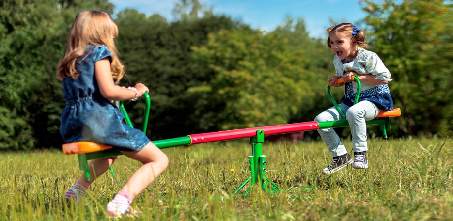 Детские уличные качели (стационарные)