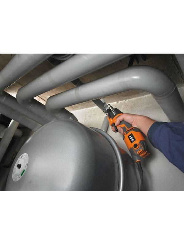 Пила сабельная AEG US 400 XE