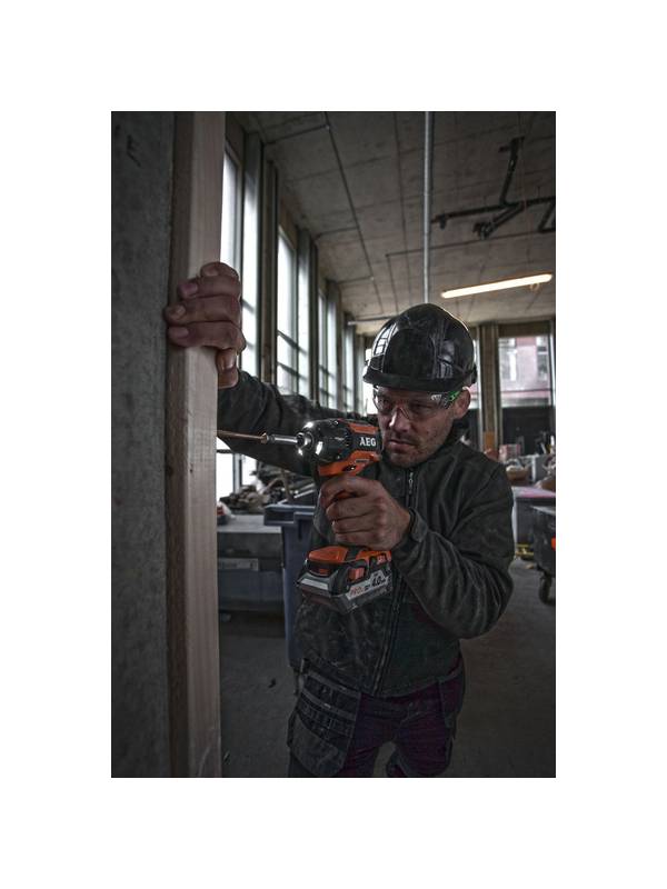 Винтоверт импульсный аккумуляторный AEG BSS18OP-0 (без аккумуляторов)