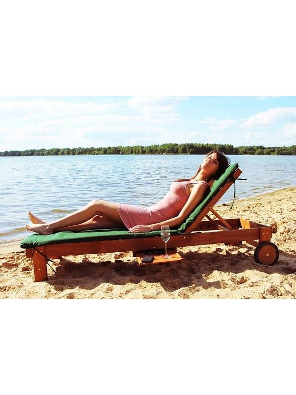 Шезлонг (лежак) с выдвижной полочкой и накладкой Sundays RESORT TRAY LOUNGER 89175G, акация из Малайзии