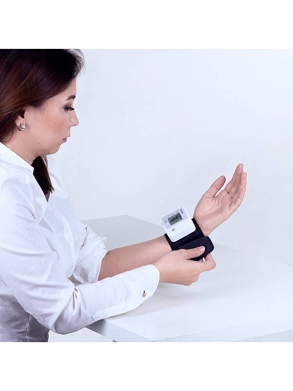 Тонометр на запястье Omron RS1