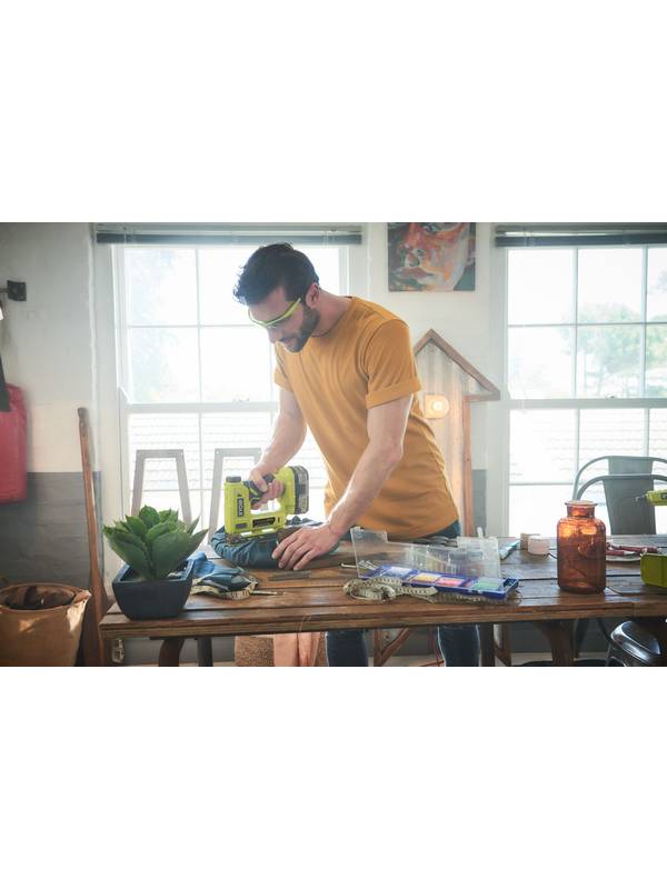 ONE + / Степлер RYOBI R18ST50-0 (без батареи)