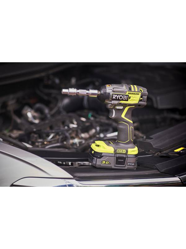 ONE + / Аккумуляторный ударный гайковерт RYOBI R18IW7-0 (без батареи)