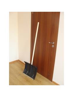 Лопата снегоуборочная (Усадьба) с черенком (ширина 430 мм)