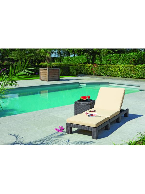 Шезлонг, лежак пластиковый Keter Daytona